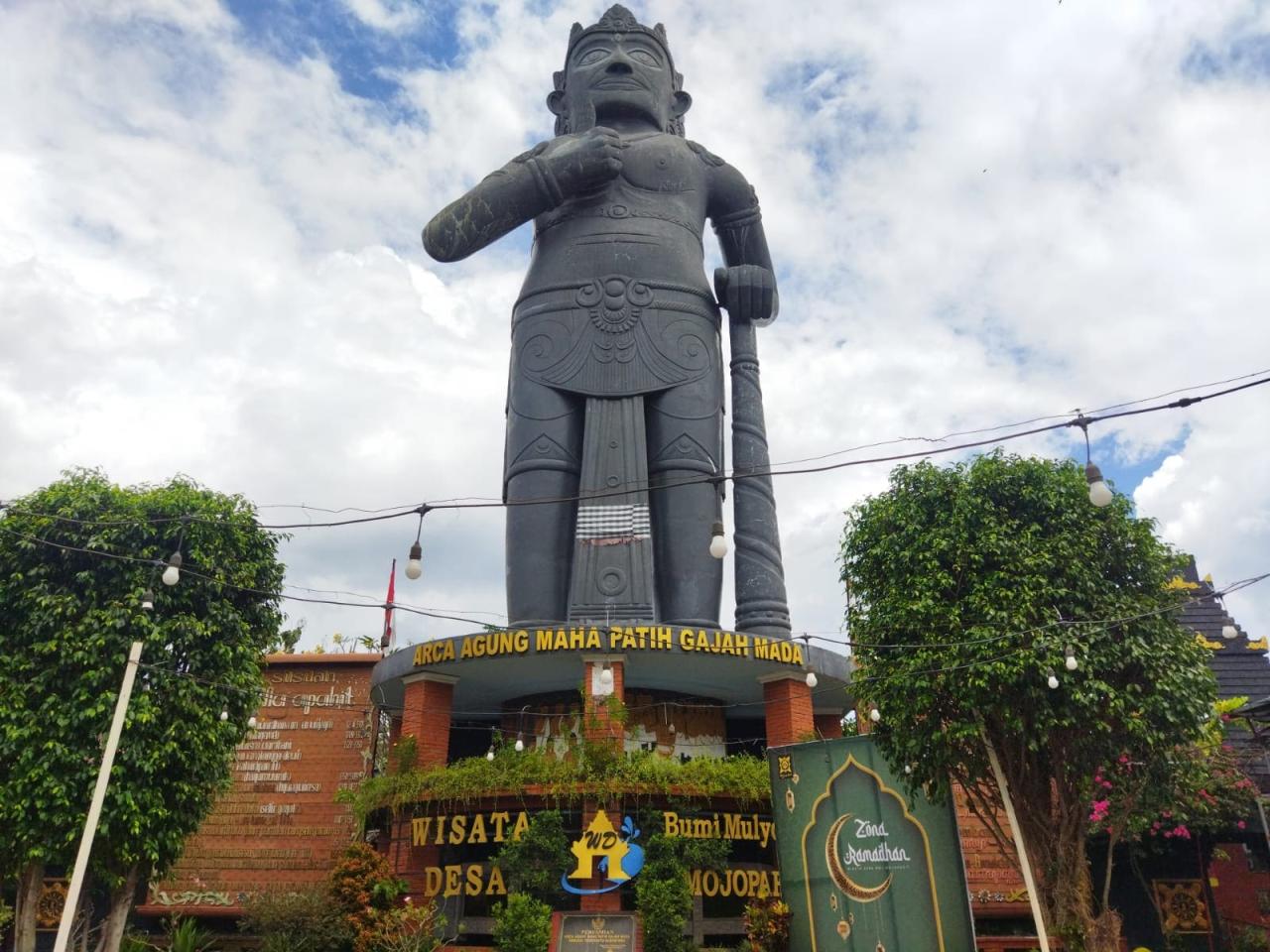 Majapahit trowulan timur hidup rakyat ala khas mojokerto melintas syaiful warga